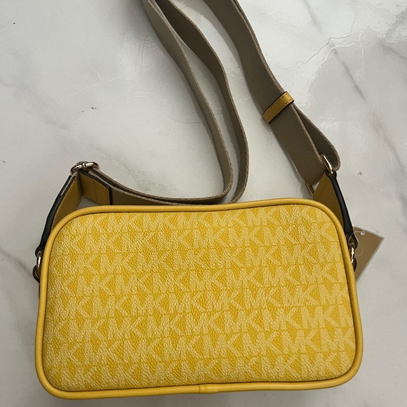 Michael Kors Bradshaw Camera Crossbody Bag NWT - Picture 5 of 9